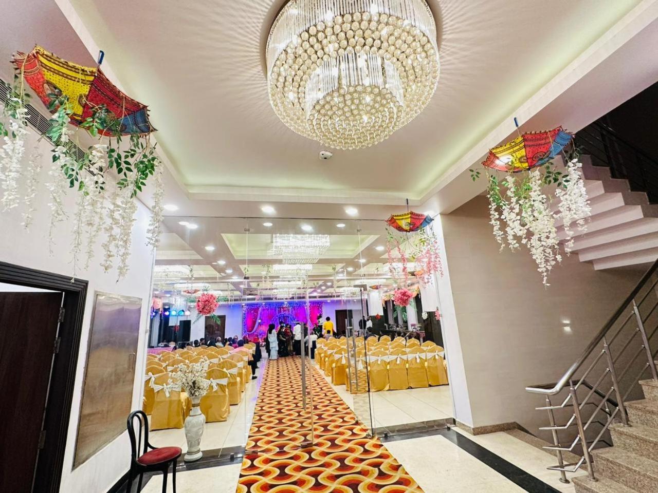 Grand Pearl Hotel & Banquet Лакхнау Экстерьер фото