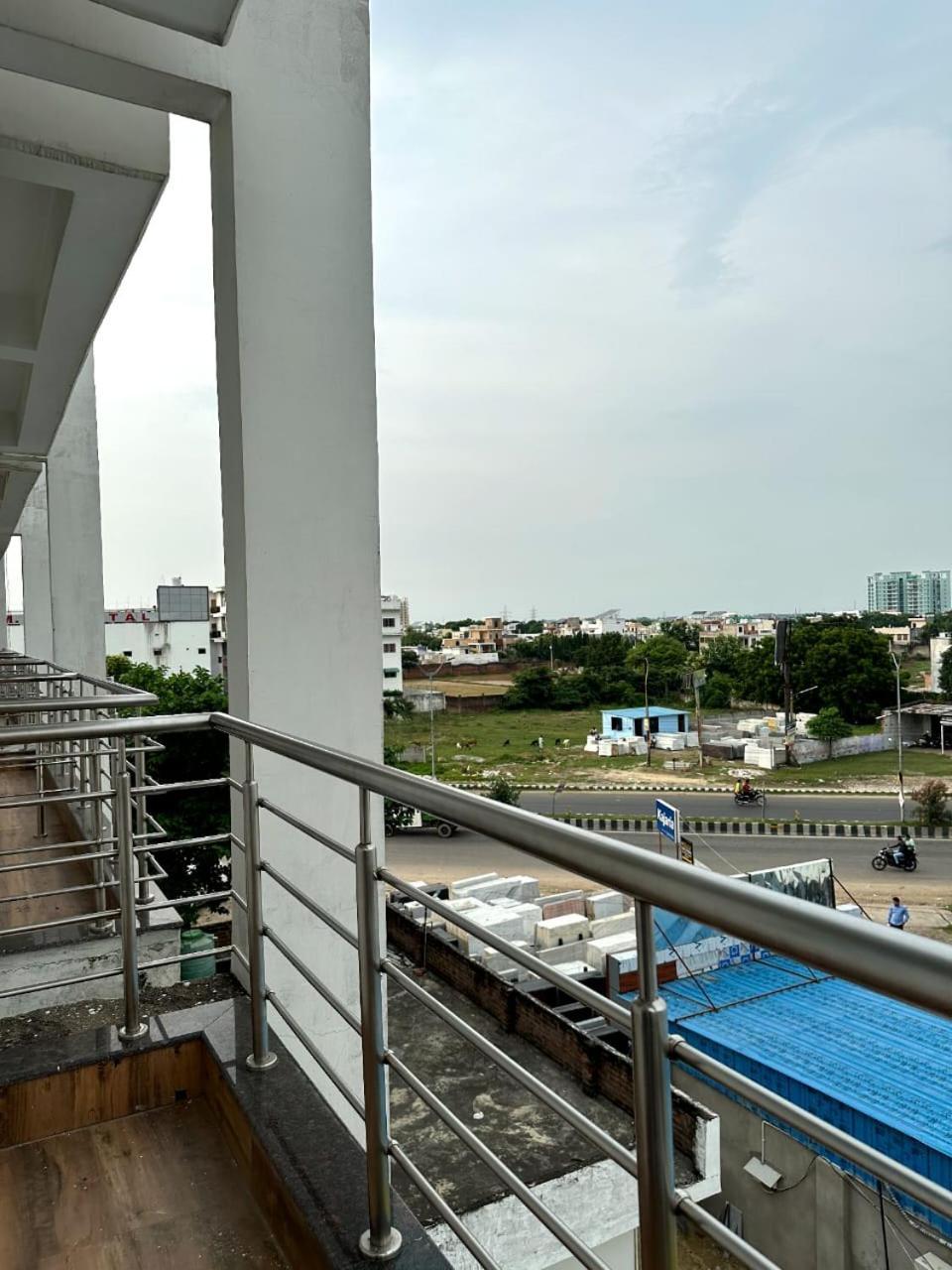 Grand Pearl Hotel & Banquet Лакхнау Экстерьер фото