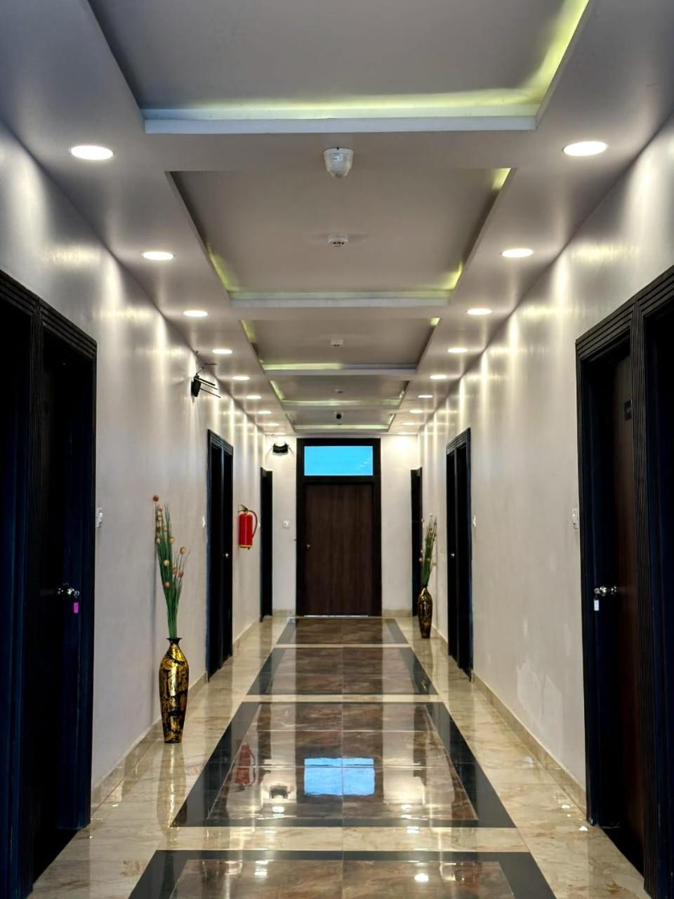 Grand Pearl Hotel & Banquet Лакхнау Экстерьер фото