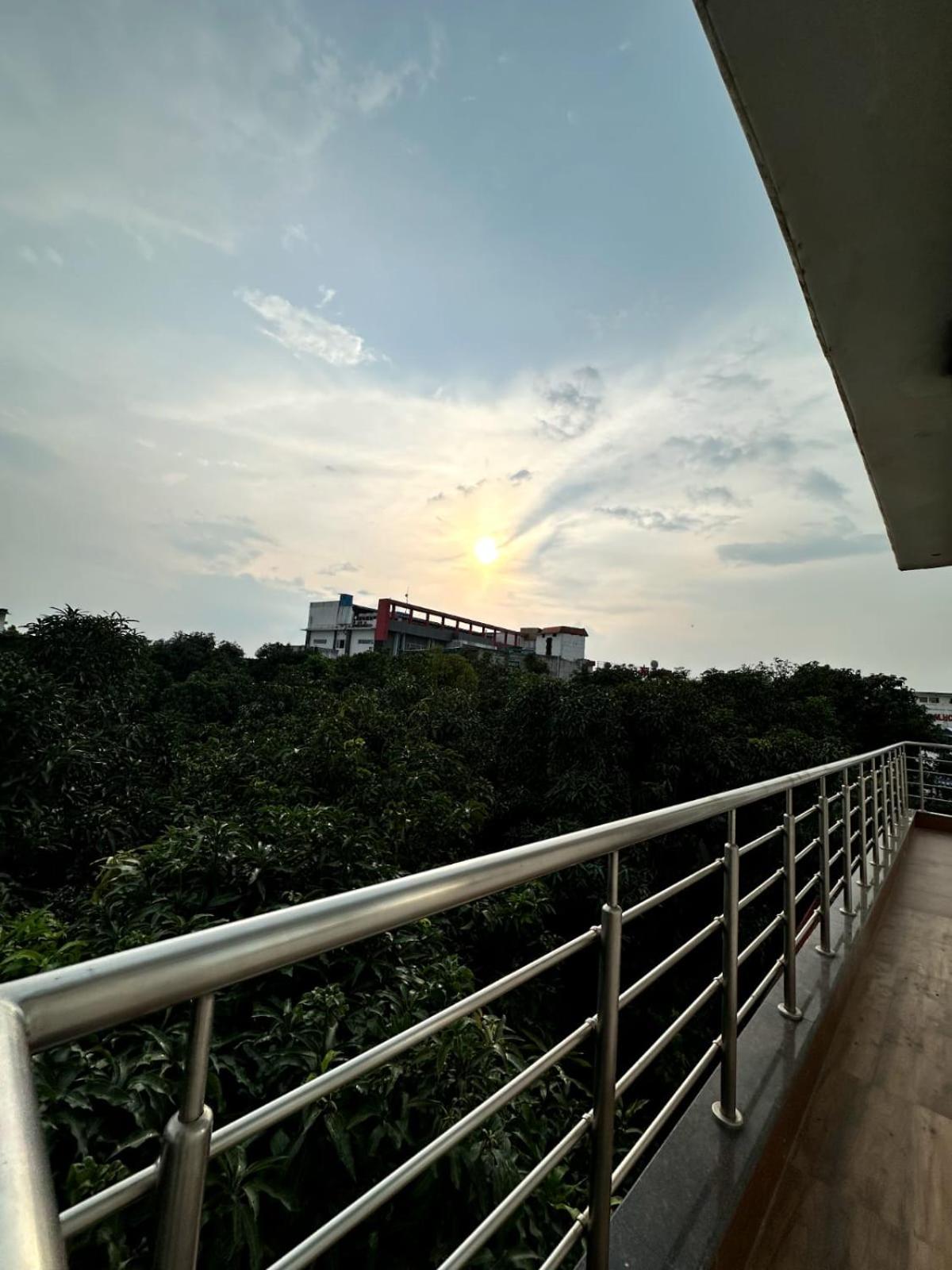 Grand Pearl Hotel & Banquet Лакхнау Экстерьер фото