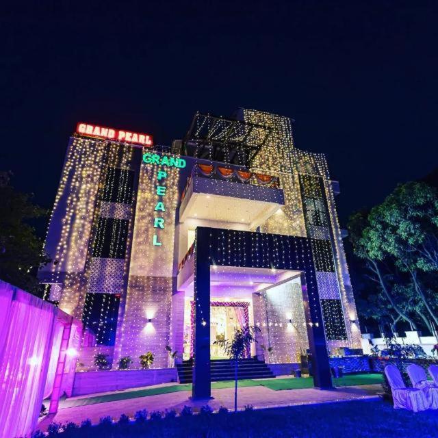 Grand Pearl Hotel & Banquet Лакхнау Экстерьер фото